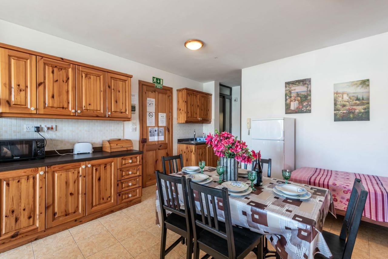 Harbour Lights Seafront 2 Bedroom Apartments With Panoramic Sea Views - By Getawaysmalta St. Paul's Bay Buitenkant foto